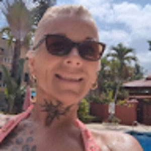 Meet your Posher, Denise